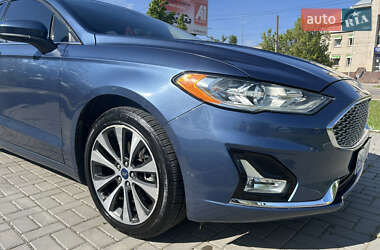Седан Ford Fusion 2019 в 