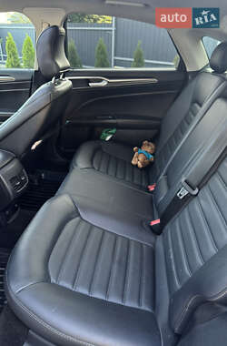 Седан Ford Fusion 2017 в 