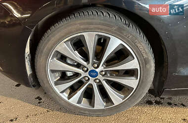 Седан Ford Fusion 2019 в 