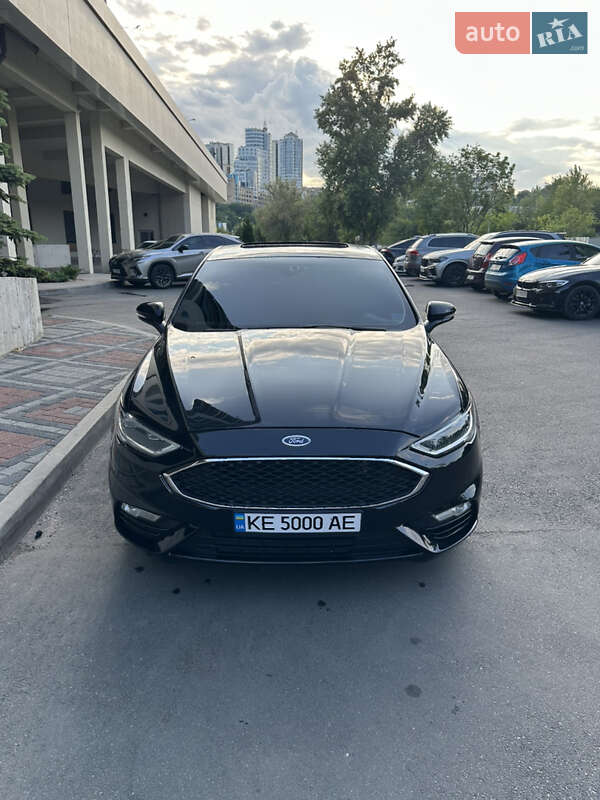 Седан Ford Fusion 2017 в 