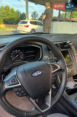 Седан Ford Fusion 2017 в 