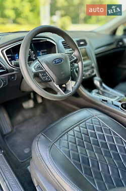 Седан Ford Fusion 2015 в 