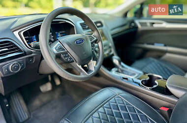 Седан Ford Fusion 2015 в 
