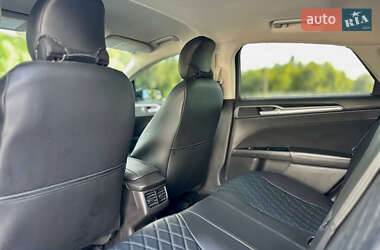 Седан Ford Fusion 2015 в 