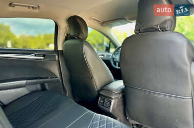 Седан Ford Fusion 2015 в 