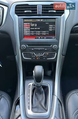 Седан Ford Fusion 2015 в 