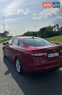 Седан Ford Fusion 2020 в 