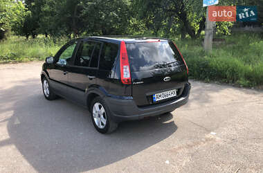 Хэтчбек Ford Fusion 2011 в 