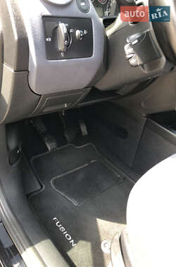 Хэтчбек Ford Fusion 2011 в 