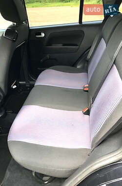 Хэтчбек Ford Fusion 2011 в 