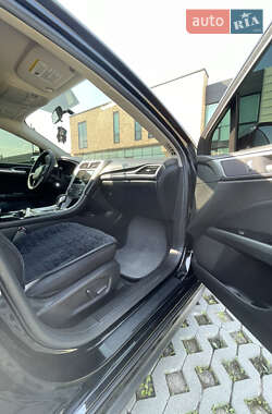 Седан Ford Fusion 2015 в 