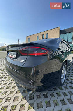 Седан Ford Fusion 2015 в 