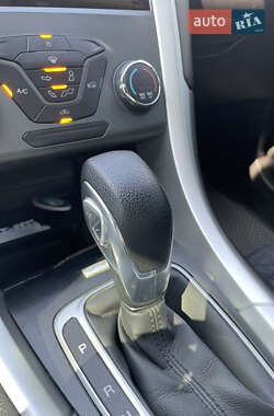Седан Ford Fusion 2015 в 