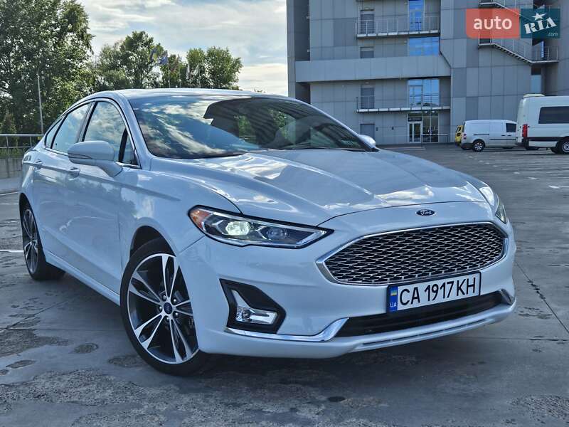 Седан Ford Fusion 2019 в 