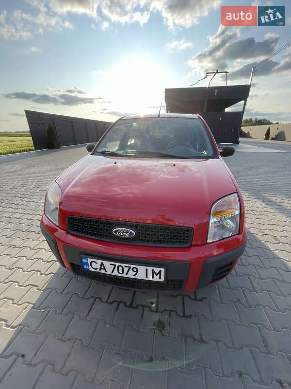 Хэтчбек Ford Fusion 2006 в 