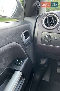 Хэтчбек Ford Fusion 2009 в 