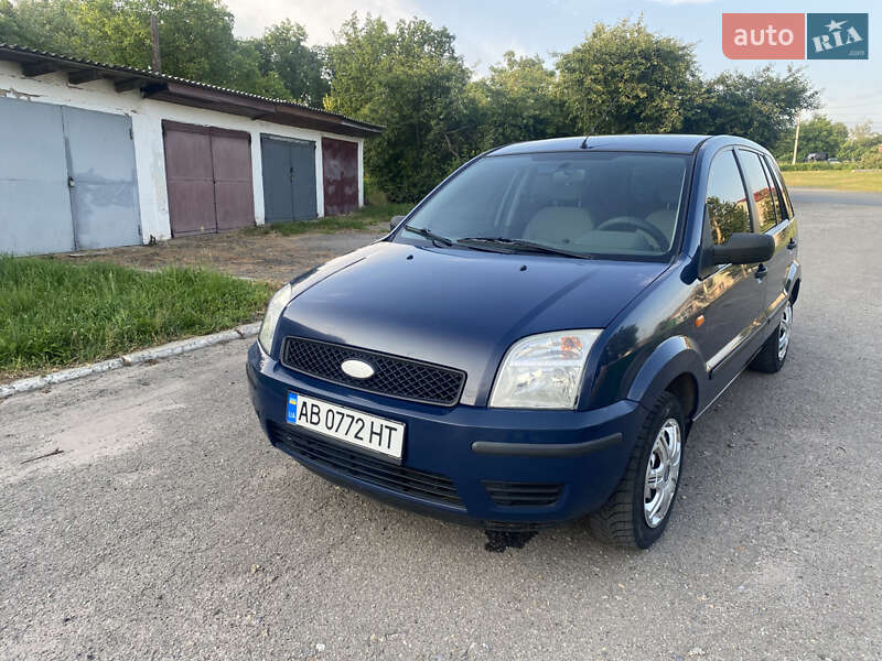 Хэтчбек Ford Fusion 2003 в 