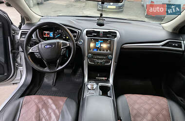 Седан Ford Fusion 2017 в 