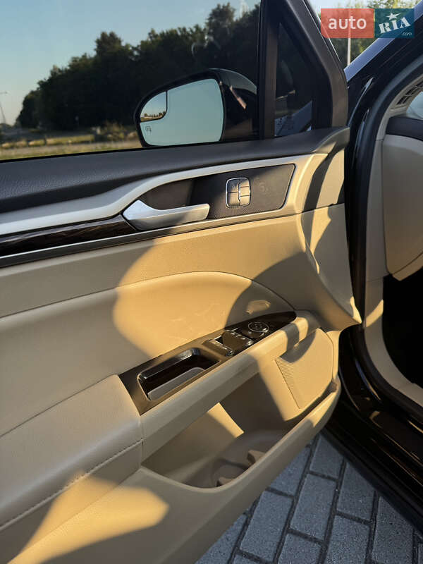 Седан Ford Fusion 2016 в Львове