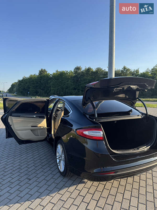 Седан Ford Fusion 2016 в Львове