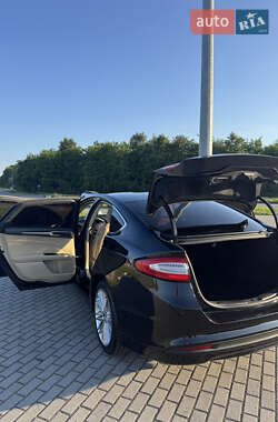 Седан Ford Fusion 2016 в 