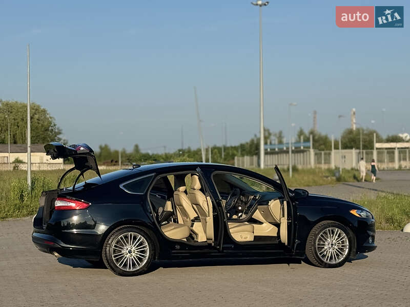 Седан Ford Fusion 2016 в Львове