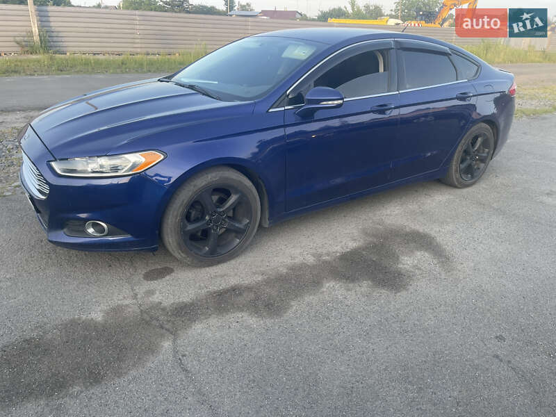 Седан Ford Fusion 2013 в 
