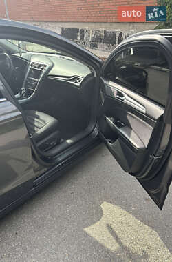 Седан Ford Fusion 2014 в 