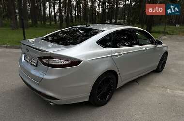 Седан Ford Fusion 2013 в 