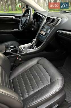 Седан Ford Fusion 2013 в 