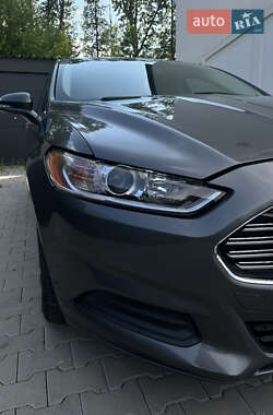 Седан Ford Fusion 2016 в 