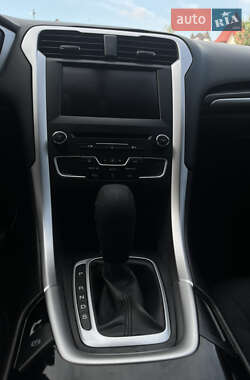 Седан Ford Fusion 2016 в 