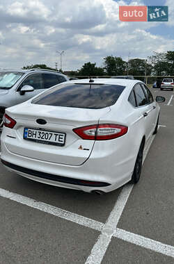 Седан Ford Fusion 2015 в 