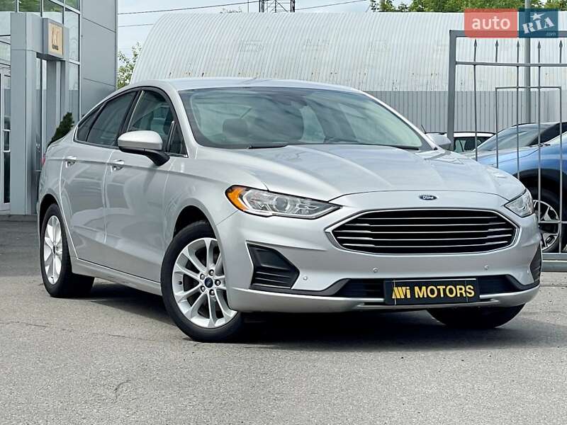 Седан Ford Fusion 2018 в 