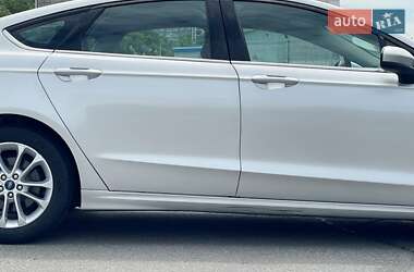 Седан Ford Fusion 2018 в 