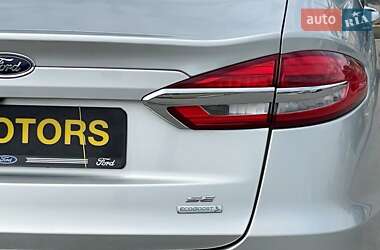 Седан Ford Fusion 2018 в 