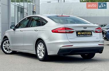Седан Ford Fusion 2018 в 