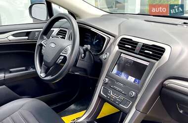Седан Ford Fusion 2018 в 