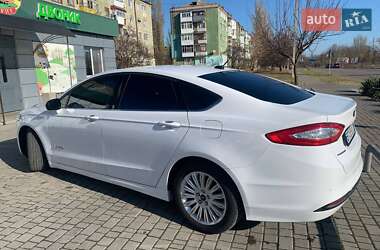 Седан Ford Fusion 2016 в 