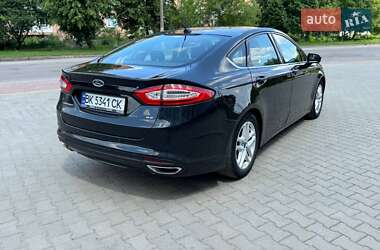 Седан Ford Fusion 2013 в 