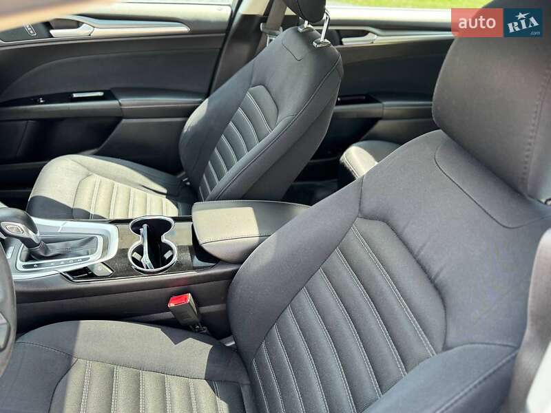 Седан Ford Fusion 2013 в Ровно