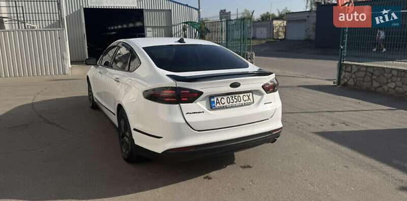 Седан Ford Fusion 2016 в Хмельницькому
