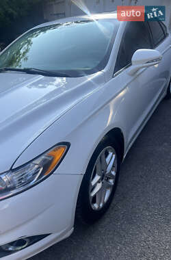 Седан Ford Fusion 2015 в 