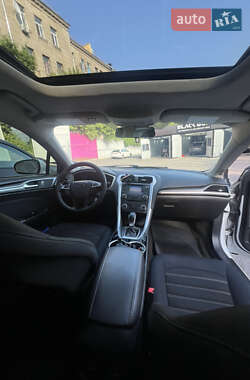 Седан Ford Fusion 2015 в 