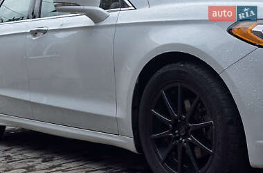 Седан Ford Fusion 2016 в 