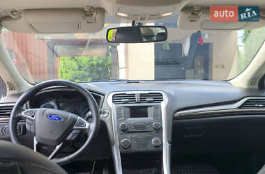 Седан Ford Fusion 2016 в 