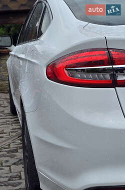 Седан Ford Fusion 2016 в 