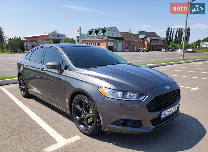 Седан Ford Fusion 2015 в 