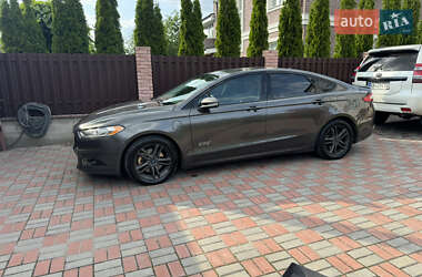 Седан Ford Fusion 2015 в 