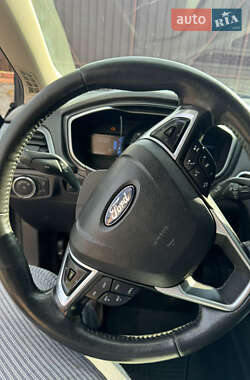 Седан Ford Fusion 2015 в 